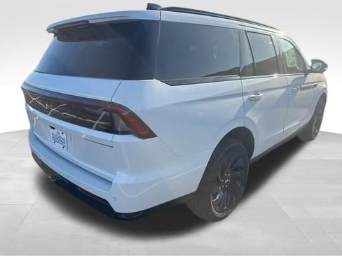 New 2026 Lincoln Navigator Reserve image 6