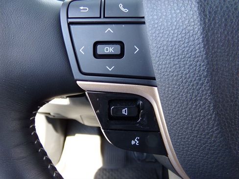 Used 2024 Toyota Crown Platinum image 40