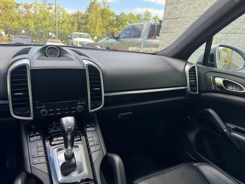 Used 2018 Porsche Cayenne Platinum Edition w/ Premium Package Plus AWD/4WD image 34