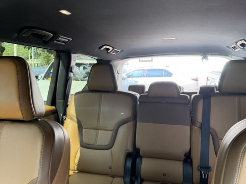 Used 2025 Nissan Armada SL AWD/4WD image 16