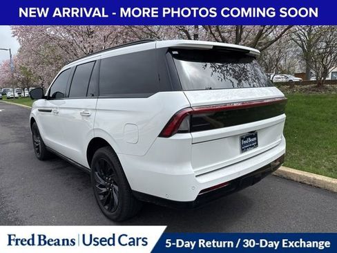 Used 2025 Lincoln Navigator Reserve w/ Jet Appearance Package image 4