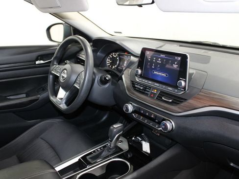 Used 2024 Nissan Altima 2.5 SV FWD image 32