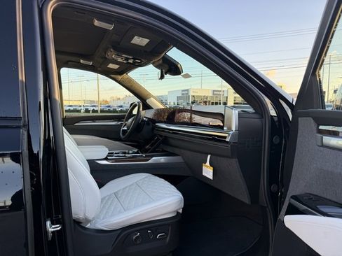 Used 2026 Cadillac Escalade Platinum Sport image 10
