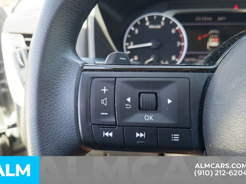 Used 2023 Nissan Rogue SV FWD image 10