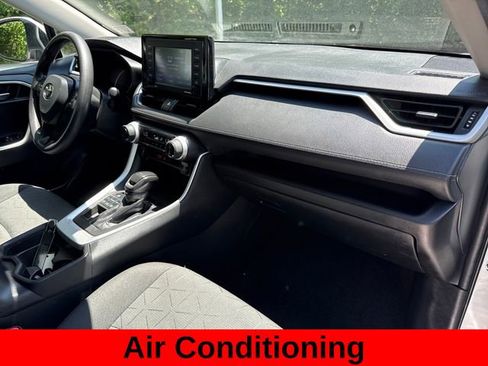 Used 2021 Toyota RAV4 XLE AWD/4WD image 24