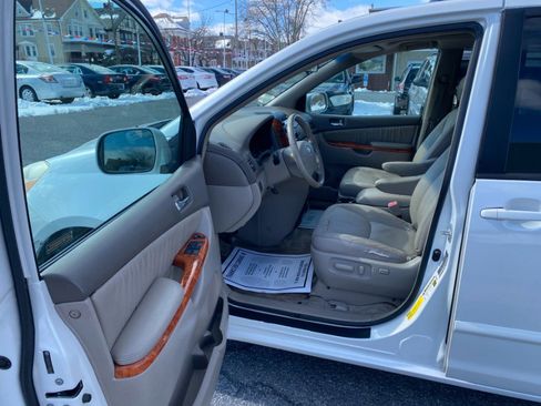 Used 2007 Toyota Sienna XLE Limited image 10