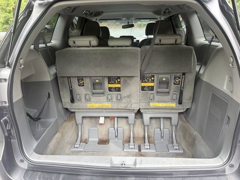 Used 2014 Toyota Sienna LE FWD image 34