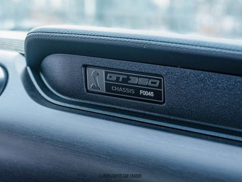 Used 2015 Ford Mustang Shelby GT350 image 24