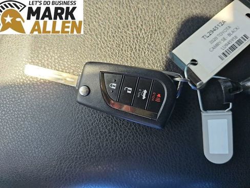 Used 2020 Toyota Camry SE image 35