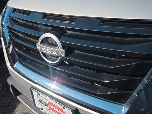Certified 2024 Nissan Pathfinder SV AWD/4WD image 3