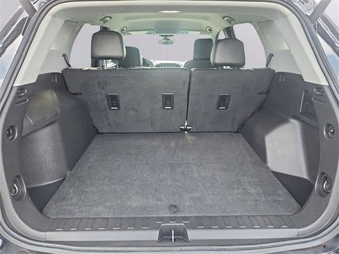 Used 2024 GMC Terrain SLT image 33