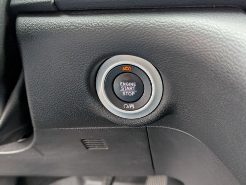 Used 2019 Chrysler Pacifica Touring Plus w/ Advanced Safetytec Group image 24