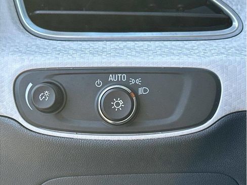 Used 2019 Chevrolet Bolt Premier w/ Infotainment Package image 13