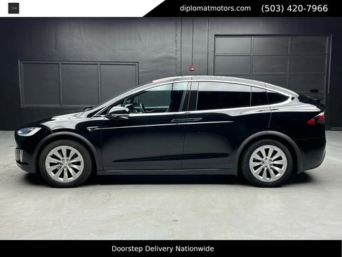 Used 2018 Tesla Model X 75D image 4
