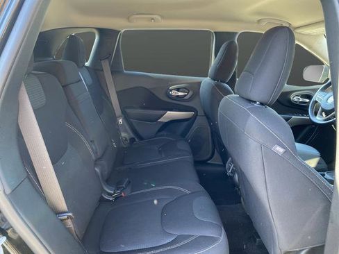 Used 2017 Jeep Cherokee Latitude w/ Cold Weather Group image 27