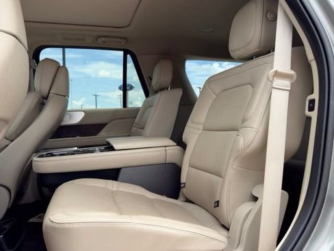 Used 2019 Lincoln Navigator Reserve AWD/4WD image 20