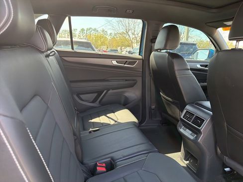 Certified 2024 Volkswagen Atlas Cross Sport SEL R-Line image 10