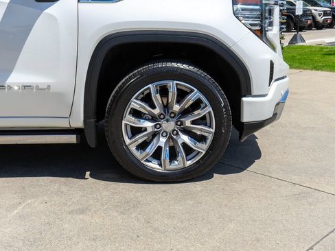 Used 2025 GMC Sierra 1500 Denali w/ Denali Reserve Package AWD/4WD image 39
