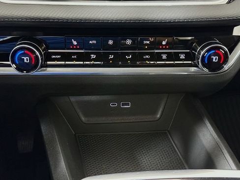 New 2026 Chevrolet Equinox LT w/ Convenience Package II FWD image 16