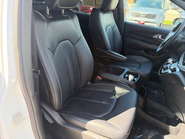 Used 2025 Chrysler Pacifica Select FWD image 38