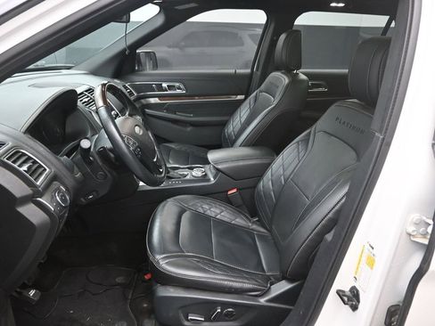 Used 2018 Ford Explorer Platinum image 18