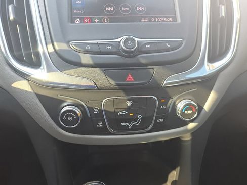 Used 2020 Chevrolet Equinox LS FWD image 17