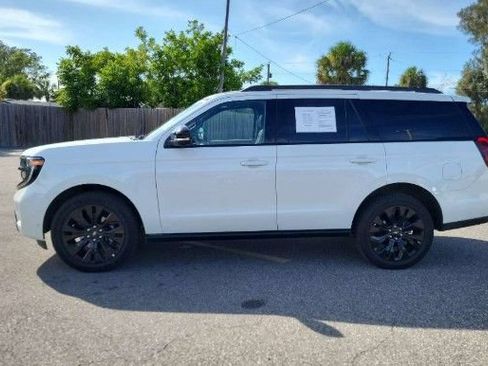 Used 2025 Ford Expedition Platinum w/ Stealth Appearance Package AWD/4WD image 2