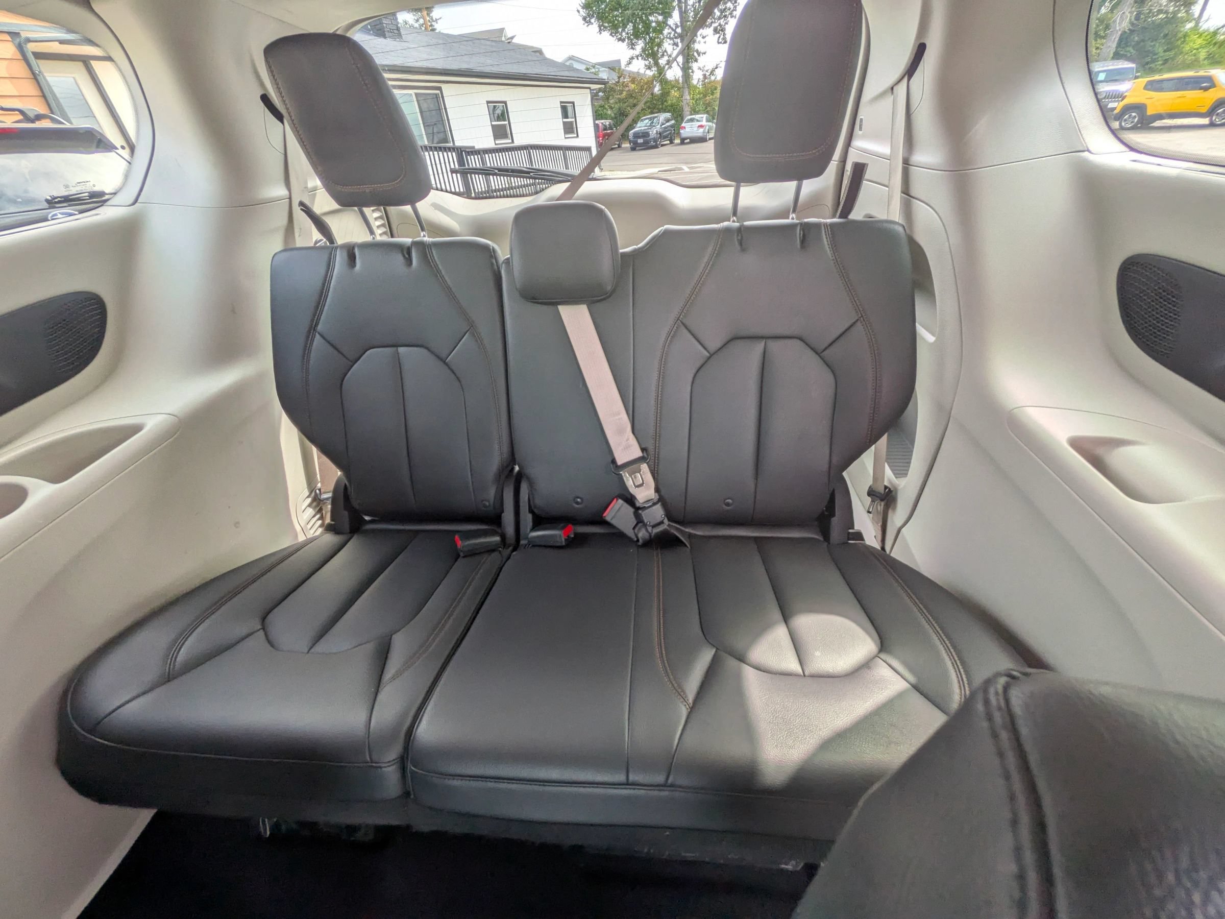 Used 2017 Chrysler Pacifica Touring-L w/ Tire & Wheel Group FWD image 34