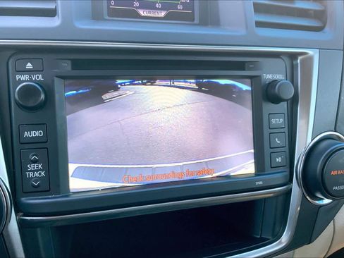 Used 2013 Toyota Highlander SE image 27
