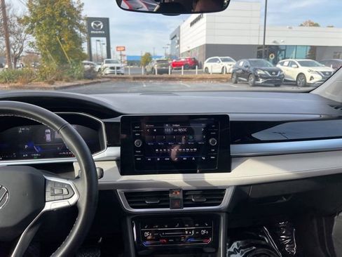 Used 2025 Volkswagen Taos SE image 16