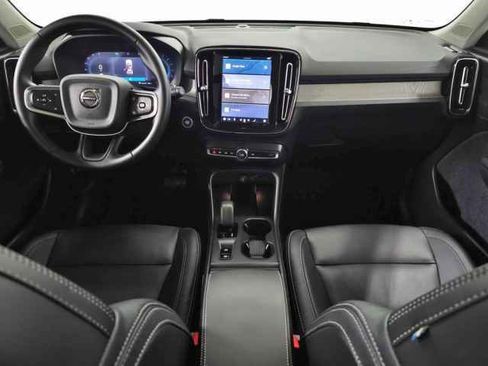 Certified 2025 Volvo XC40 B5 Core image 14