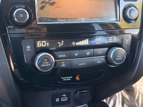 Certified 2020 Nissan Rogue SV FWD image 24