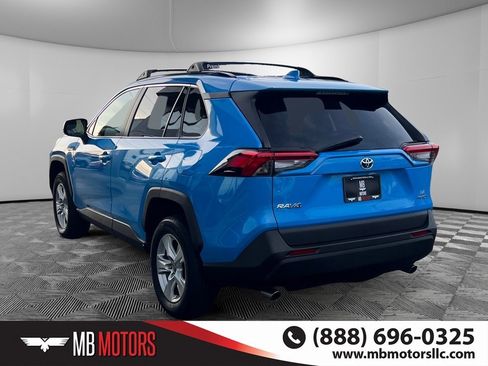 Used 2021 Toyota RAV4 LE image 7