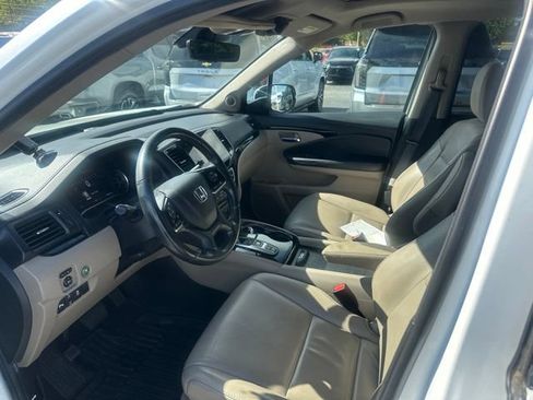Used 2020 Honda Pilot Touring image 11