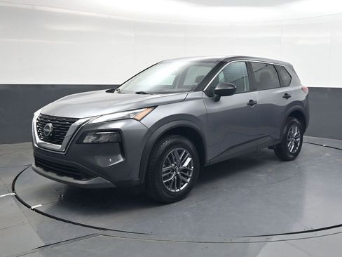 Used 2023 Nissan Rogue S image 8