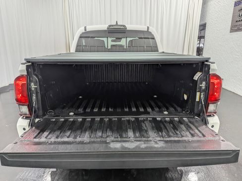 Used 2018 Toyota Tacoma SR image 10