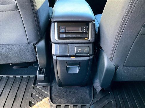 Used 2021 Subaru Ascent Premium w/ Convenience Package image 15