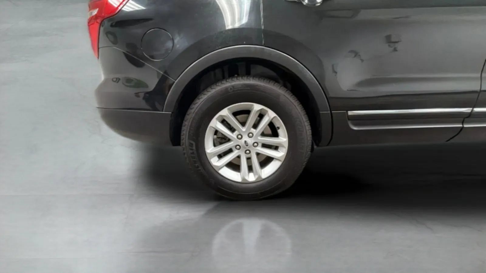 Used 2015 Ford Explorer XLT FWD image 26