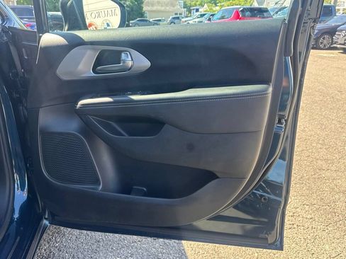 Used 2023 Chrysler Pacifica Limited w/ S Appearance Package FWD image 58
