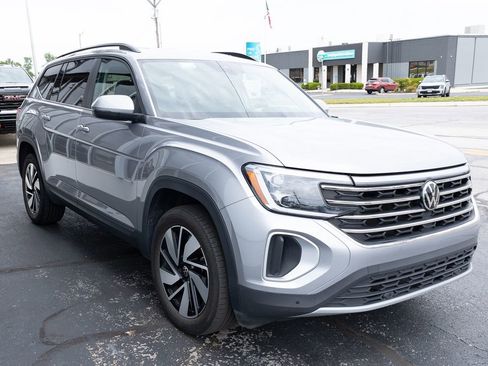 Used 2025 Volkswagen Atlas SE FWD image 4