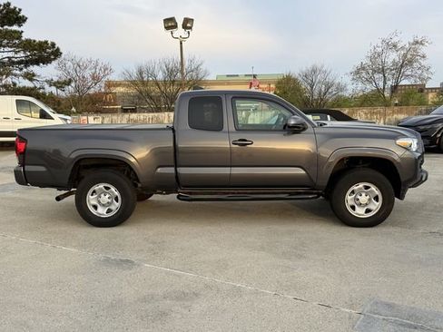 Used 2023 Toyota Tacoma SR w/ SR Convenience Package image 2