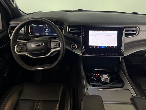 Used 2025 Jeep Wagoneer 4WD image 32