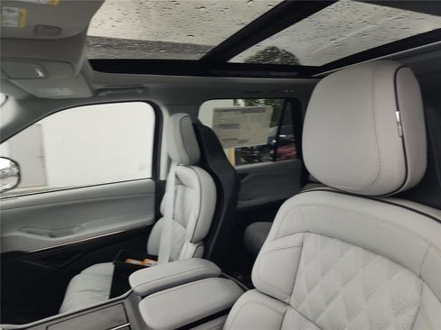 New 2026 Lincoln Navigator L Black Label AWD/4WD image 14