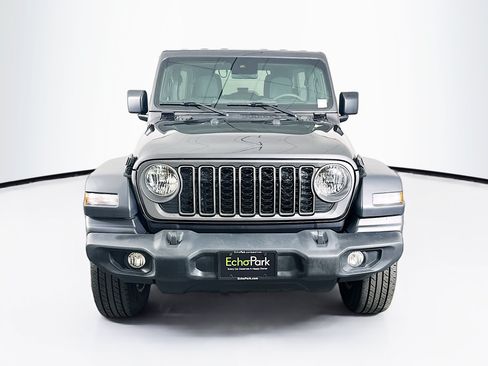 Used 2025 Jeep Wrangler Unlimited Sport AWD/4WD image 2