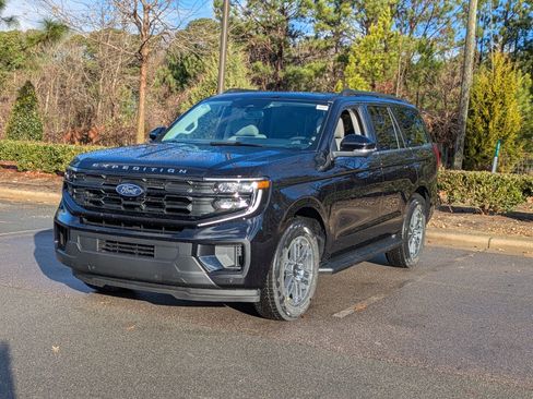 New 2025 Ford Expedition Active image 8