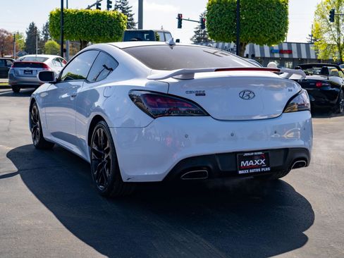 Used 2016 Hyundai Genesis Coupe 3.8 RWD image 9