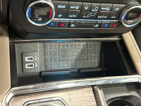 Used 2018 Ford Expedition Limited w/ Equipment Group 302A AWD/4WD image 29