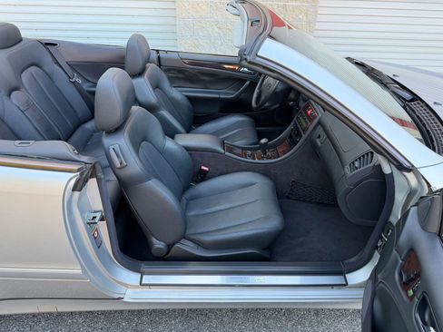 Used 2000 Mercedes-Benz CLK 320 Cabriolet image 24