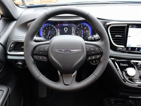 New 2026 Chrysler Pacifica Select w/ S Appearance Package FWD image 16