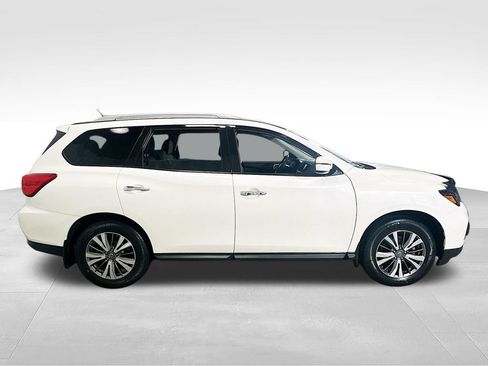 Used 2018 Nissan Pathfinder SV AWD/4WD image 10